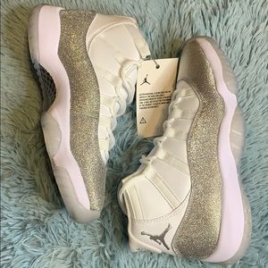 WOMENS AIR JORDAN 11 RETRO